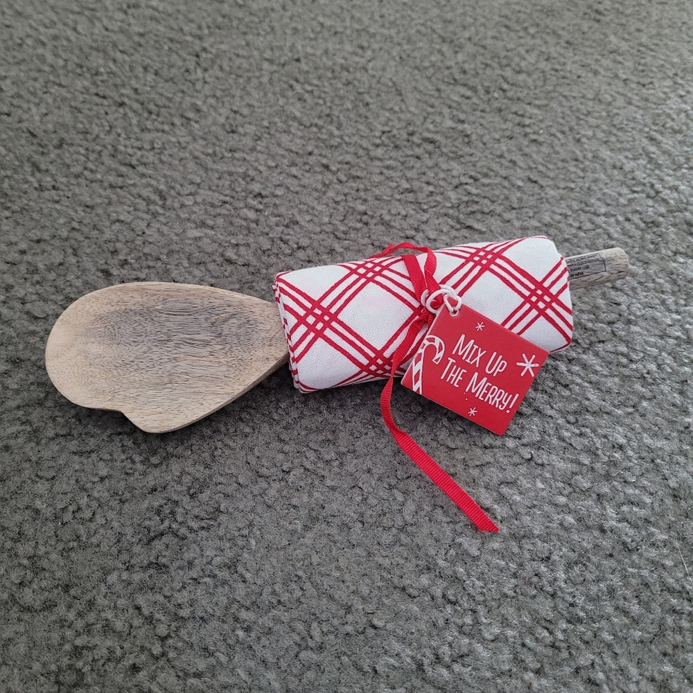 Hallmark kitchen spoon & towel